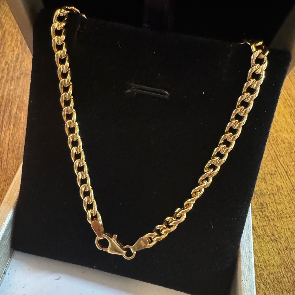 18k SAUDI Gold  UNISEX BRACELET 8 Inches  2.6 Grams